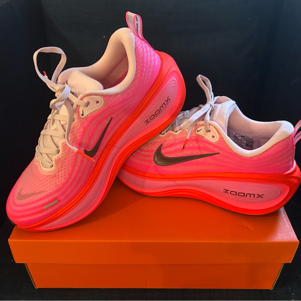 NWT Nike Women's Vomero Plus Bright Pink Running Shoes - Brand New!